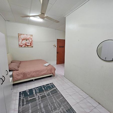 Ruhani Homestay 3 Kb - 4 Bedroom Fully Airconditioned With Wifi & Netflix Kota Bharu Eksteriør billede