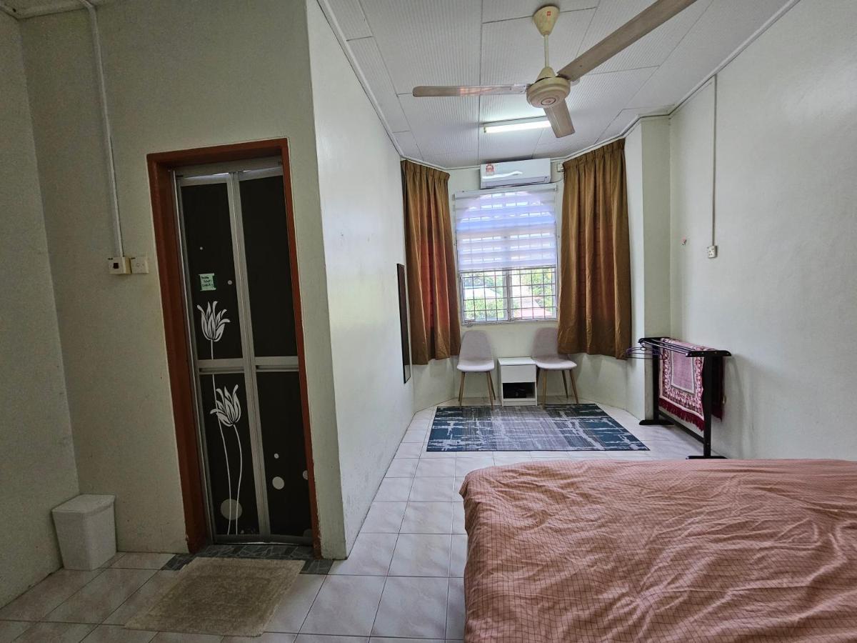 Ruhani Homestay 3 Kb - 4 Bedroom Fully Airconditioned With Wifi & Netflix Kota Bharu Eksteriør billede
